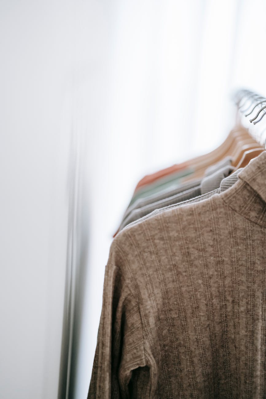 how to declutter your closet